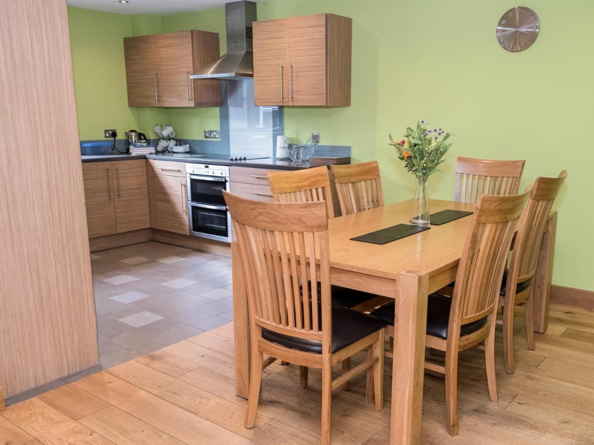 Oak Apple Villa Нютън Абът Екстериор снимка